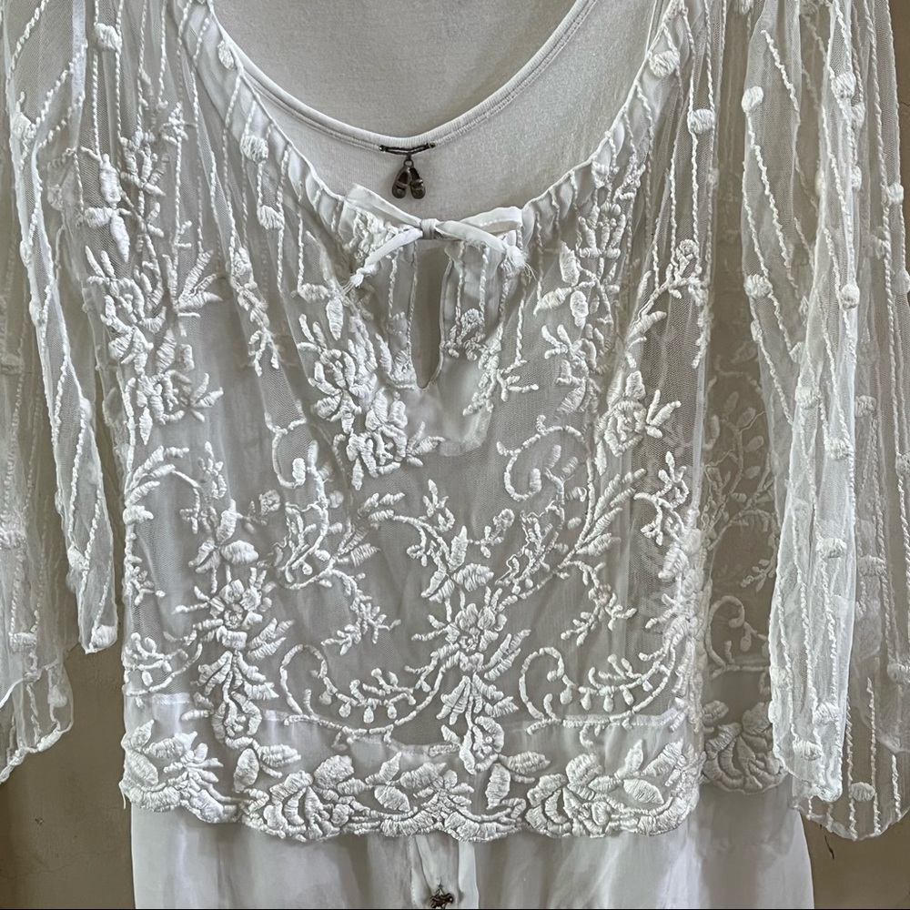 Embroidered 2 in 1 blouse - Picture 4 of 12